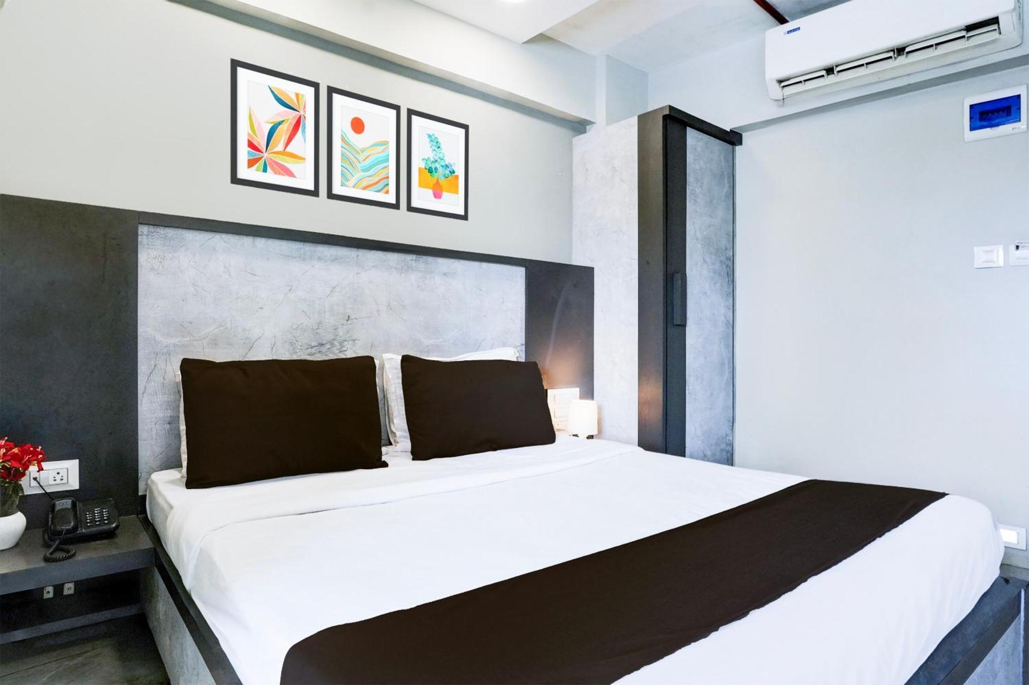 Super Townhouse Oak Vashi Ξενοδοχείο Turambhe Εξωτερικό φωτογραφία