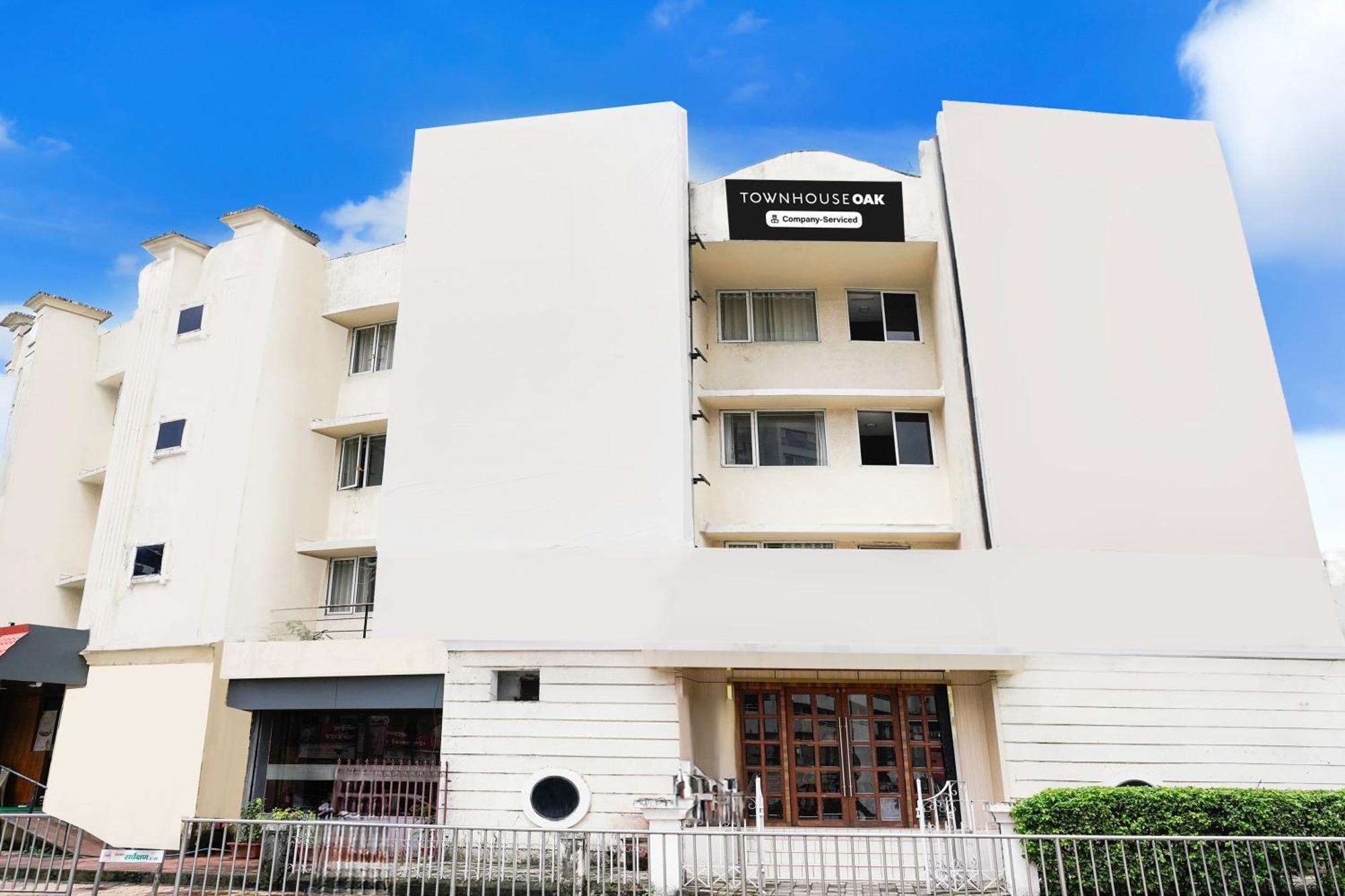 Super Townhouse Oak Vashi Ξενοδοχείο Turambhe Εξωτερικό φωτογραφία