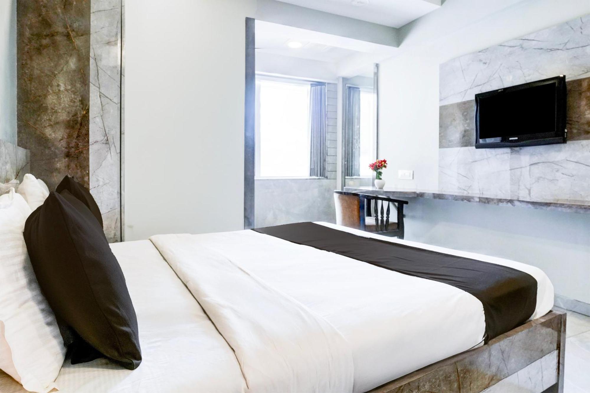 Super Townhouse Oak Vashi Ξενοδοχείο Turambhe Εξωτερικό φωτογραφία