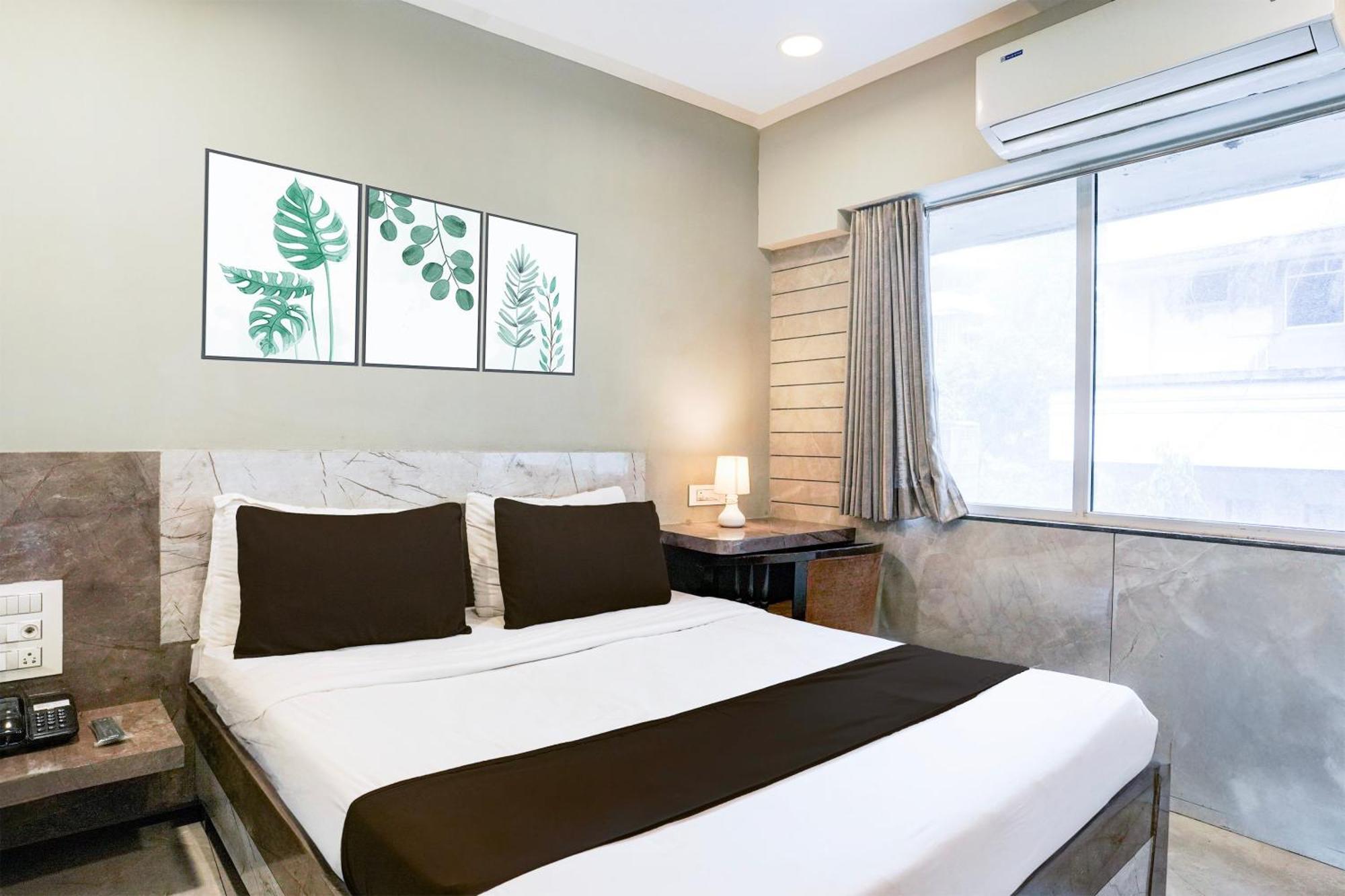 Super Townhouse Oak Vashi Ξενοδοχείο Turambhe Εξωτερικό φωτογραφία