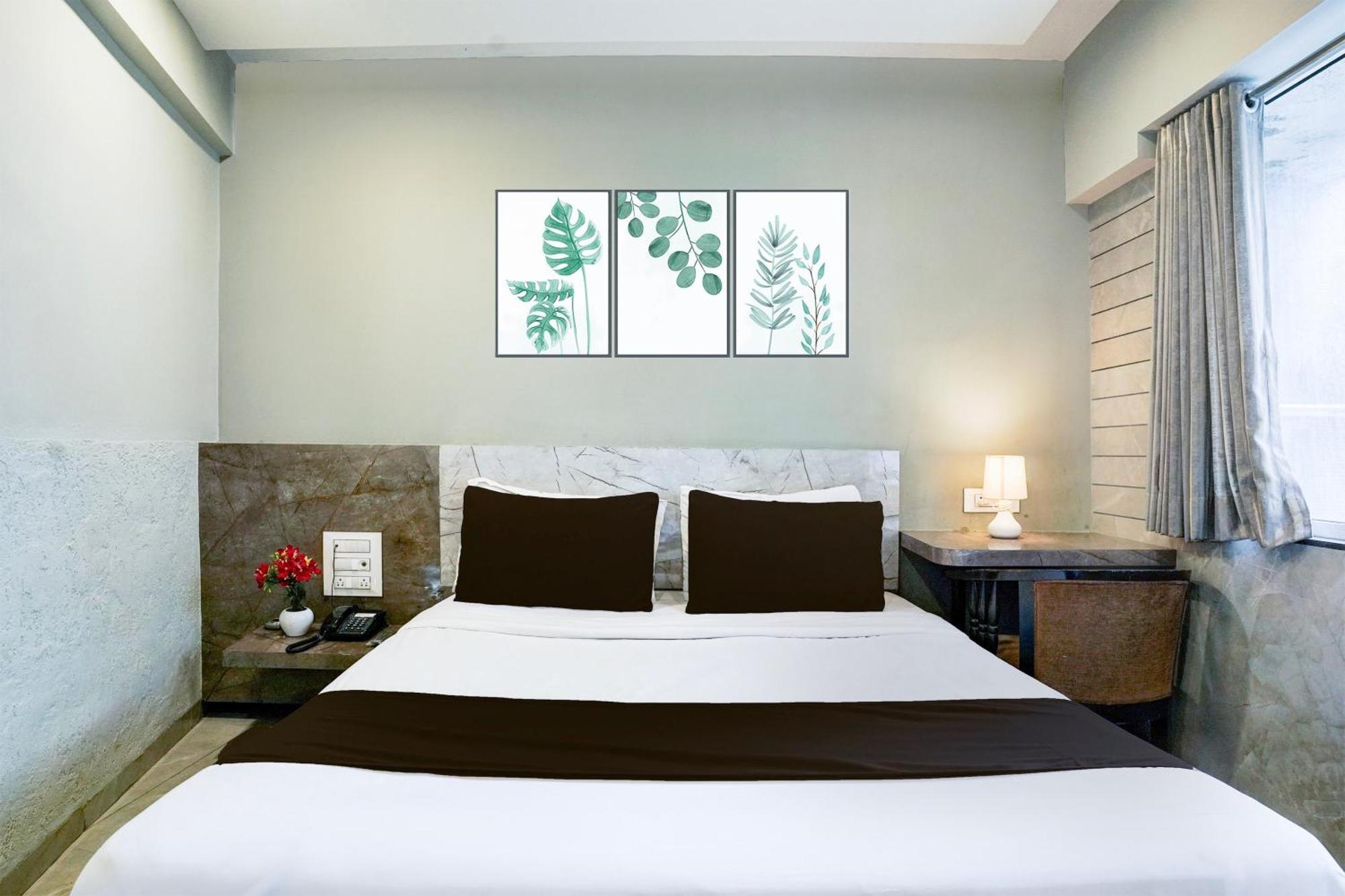Super Townhouse Oak Vashi Ξενοδοχείο Turambhe Εξωτερικό φωτογραφία