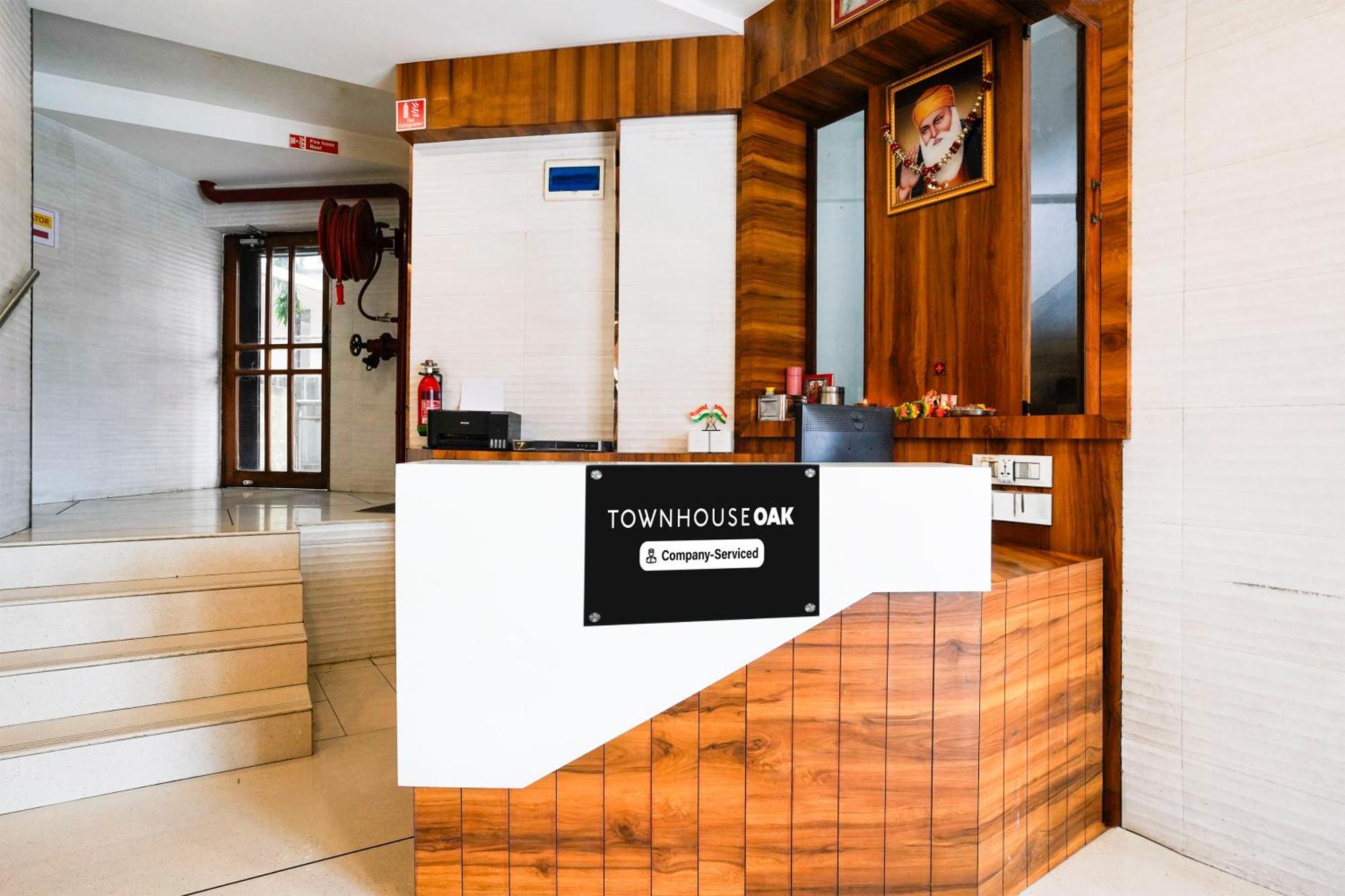 Super Townhouse Oak Vashi Ξενοδοχείο Turambhe Εξωτερικό φωτογραφία