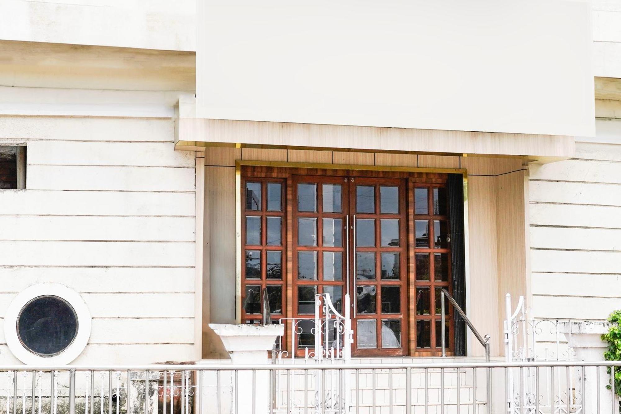 Super Townhouse Oak Vashi Ξενοδοχείο Turambhe Εξωτερικό φωτογραφία