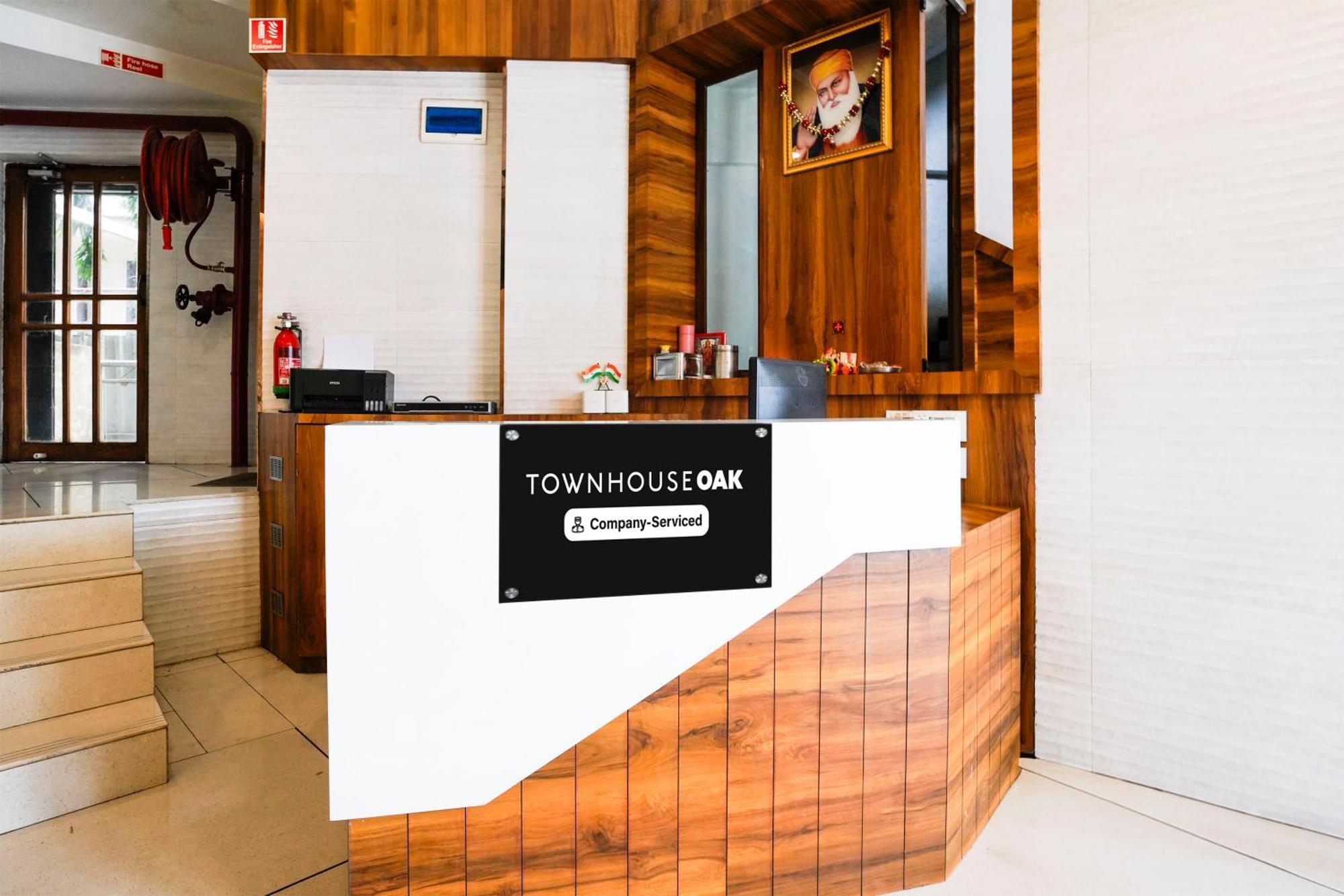 Super Townhouse Oak Vashi Ξενοδοχείο Turambhe Εξωτερικό φωτογραφία